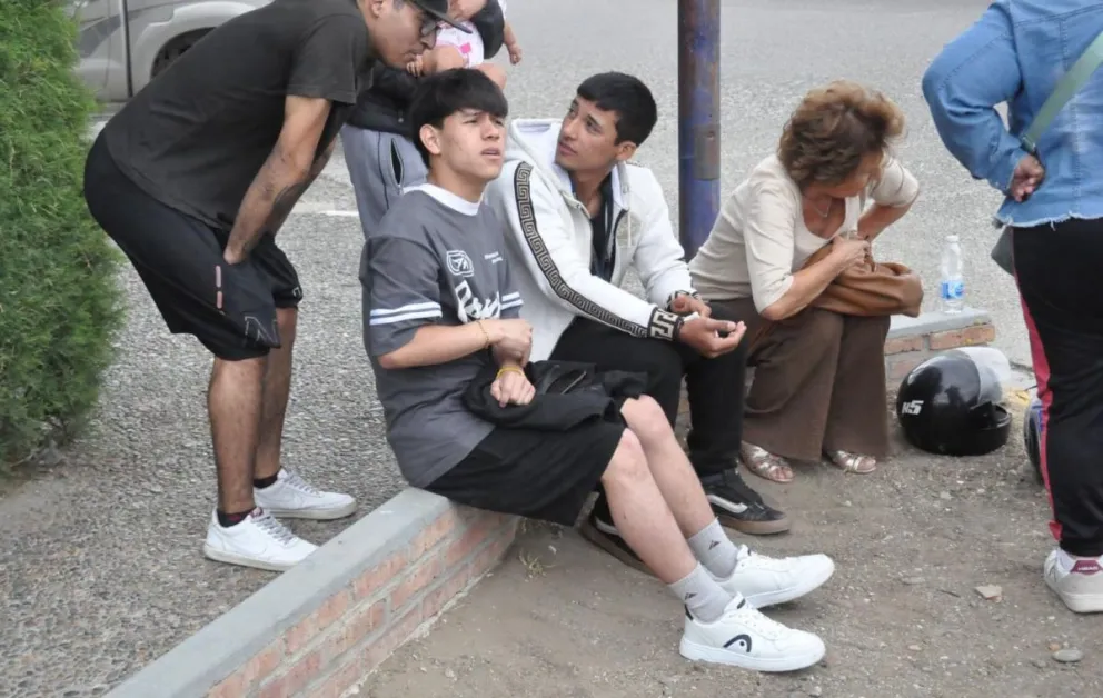 Dos motociclistas heridos tras choque en La Nación y La Prensa