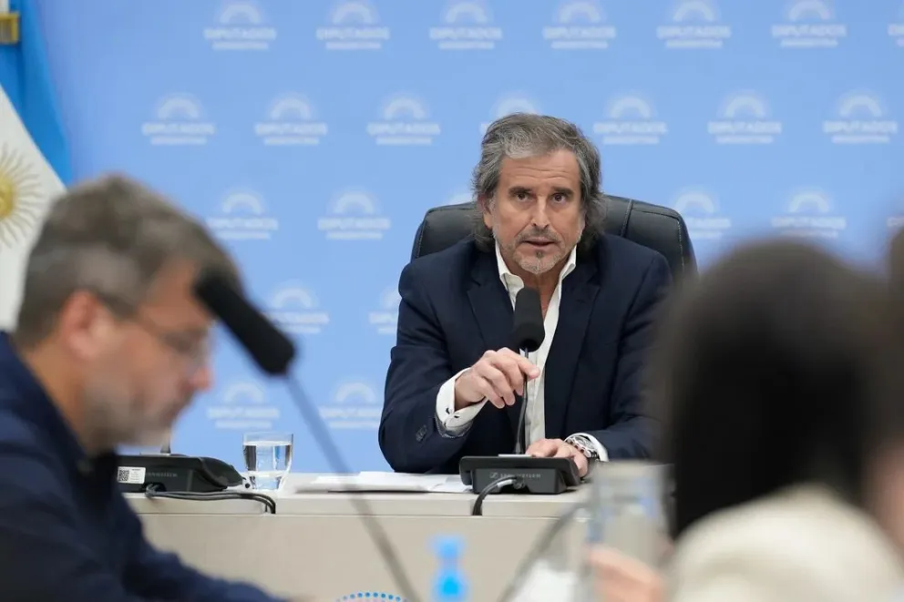 El oficialismo obtuvo dictamen para el Presupuesto 2026 y busca media sanción antes de Navidad