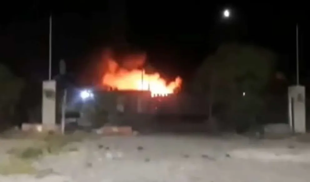 Una casa fue consumida por las llamas en Trelew