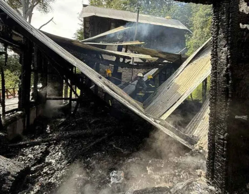 Un incendio destruyó una vivienda en Villa La Angostura