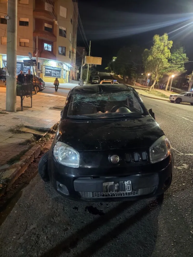 Fuerte colisión en la madrugada sobre avenida Rivadavia