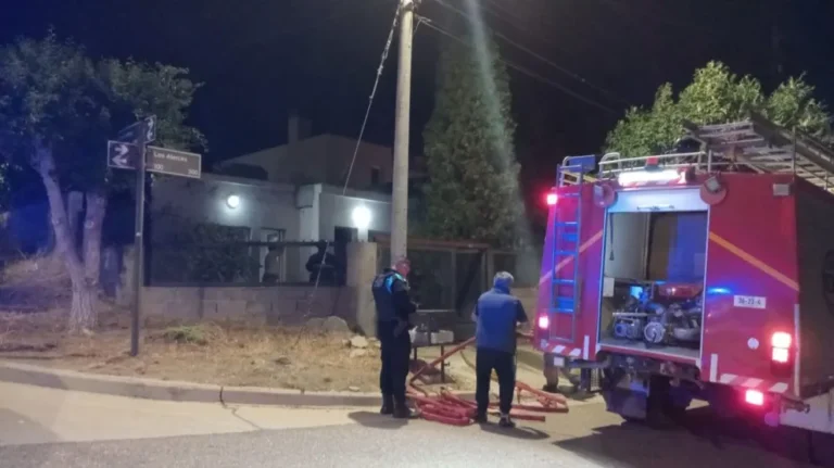 Dejó una vela sobre una mesa de madera y provocó un principio de incendio en su vivienda