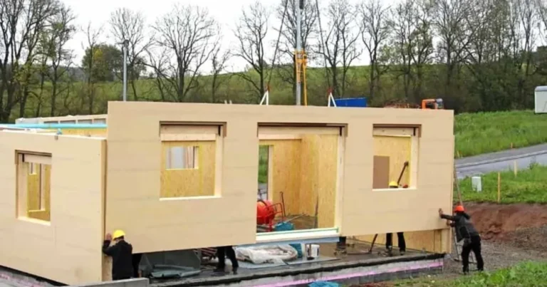 Diez personas irán a juicio por estafas con viviendas prefabricadas en Córdoba