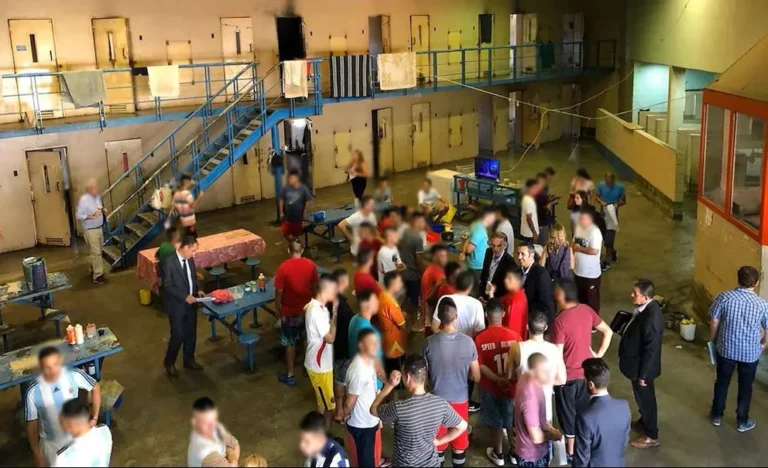 Investigan una millonaria red de corrupción por comida en mal estado en la cárcel de Ezeiza