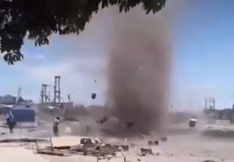 Inusual remolino de polvo sorprende a vecinos en Florencio Varela