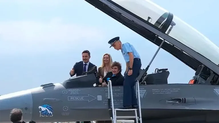 Milei presentó los F-16 en Córdoba: “Hoy más que nunca podemos decir que las fuerzas del cielo nos están acompañando”