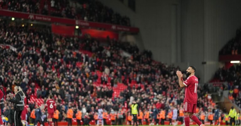 Liverpool apagó el incendio en la Premier League: volvió Salah y le ganó al Brighton con doblete de Ekitike