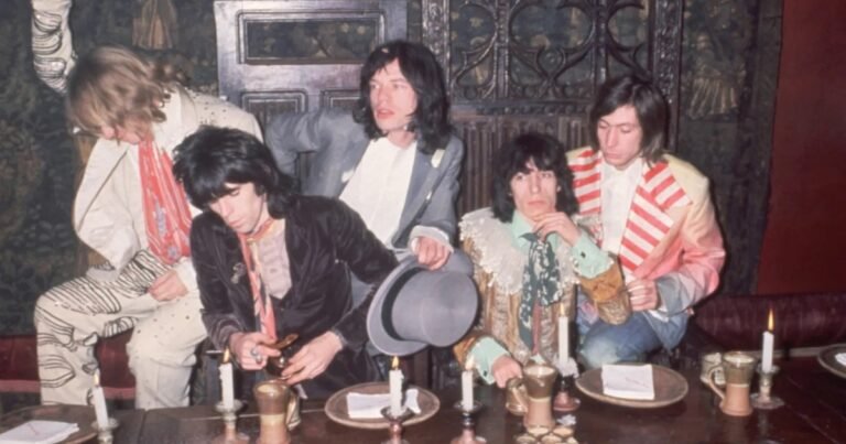 El día que los Rolling Stones desataron el caos en Londres con pasteles de crema pastelera: "Beggars Banquet" y la batalla campal de 1968