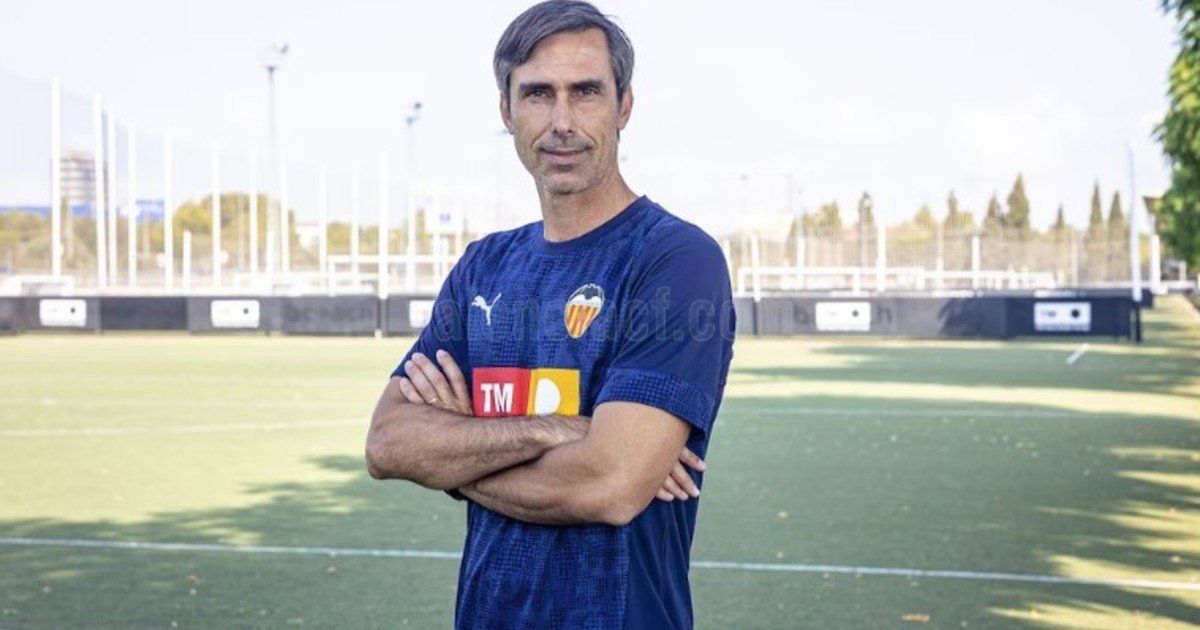 Un director técnico de fútbol español y sus tres pequeños hijos murieron en un naufragio en Indonesia