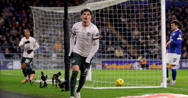 Garnacho tuvo su mejor partido en Chelsea y clasificó a semifinales de la Copa de la Liga de Inglaterra