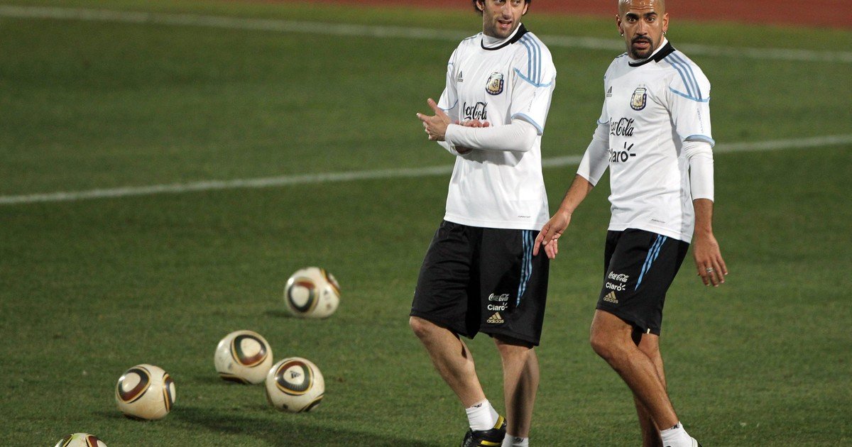 Milito vs Verón, el otro duelo detrás de la final entre Racing y Estudiantes: de ídolos a presidentes, con un pasado común en la Selección