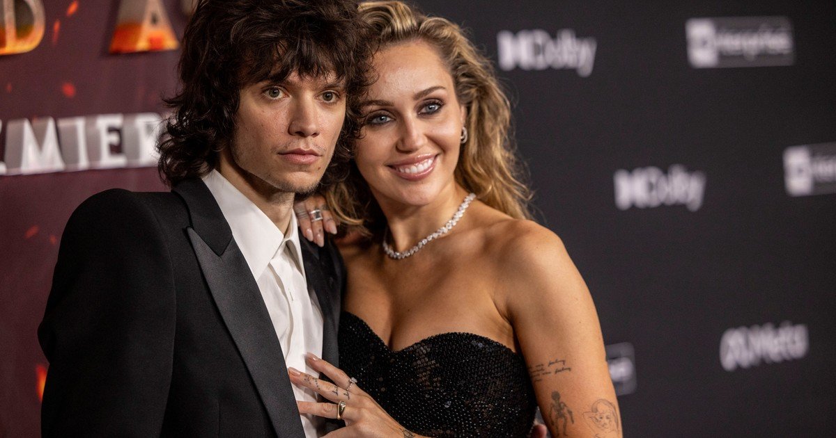 Miley Cyrus volvió a apostar al amor: apareció en el estreno de Avatar con un anillo de compromiso