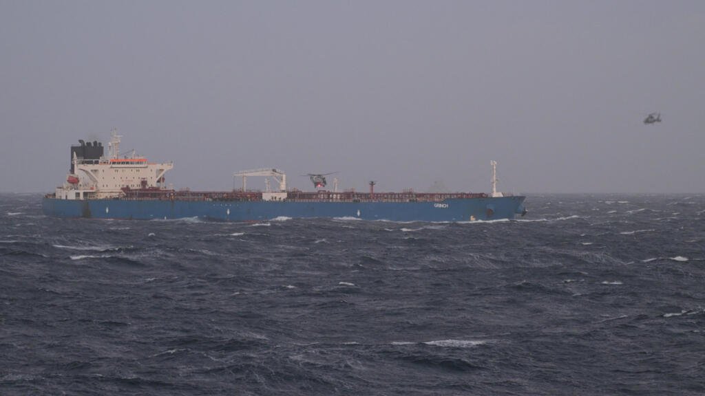 “No dejaremos pasar nada”: Francia intercepta en el Mediterráneo un petrolero vinculado a Rusia