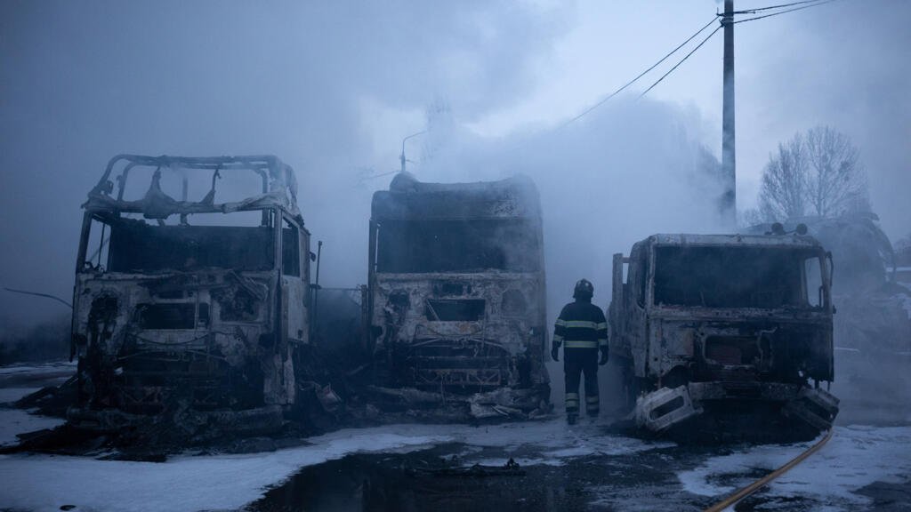 Ucrania y Rusia mantienen un segundo día de diálogo en Emiratos mientras ataques contra Kiev dejan un muerto