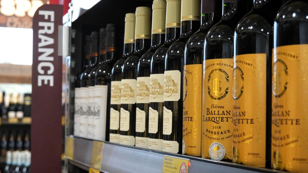 Trump amenaza con imponer aranceles del 200 % a los vinos y champanes franceses