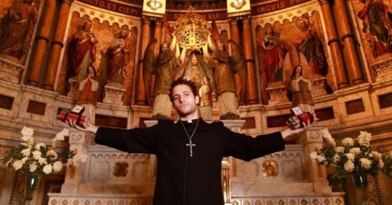 Luis Ortega logró que Wos se haga cura en Magnetizado, su nueva película: "La escribí para él"