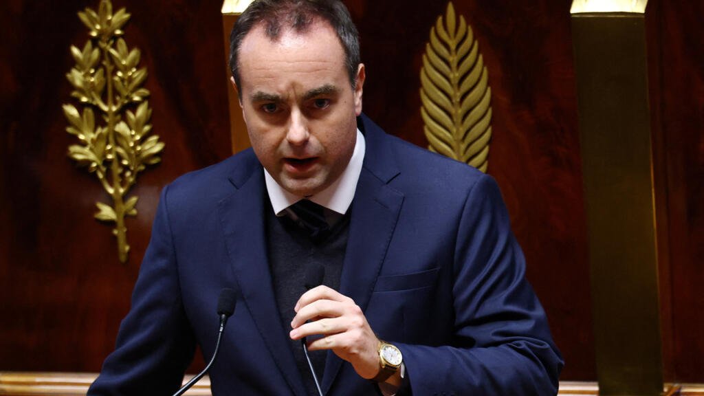 Lecornu invoca el Artículo 49.3 en la sección de "ingresos" del proyecto de presupuesto