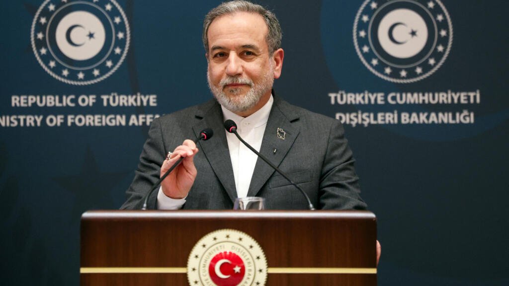 Teherán responderá de inmediato a "cualquier agresión"; canciller iraní llega a Turquía en medio de tensión con EE. UU.