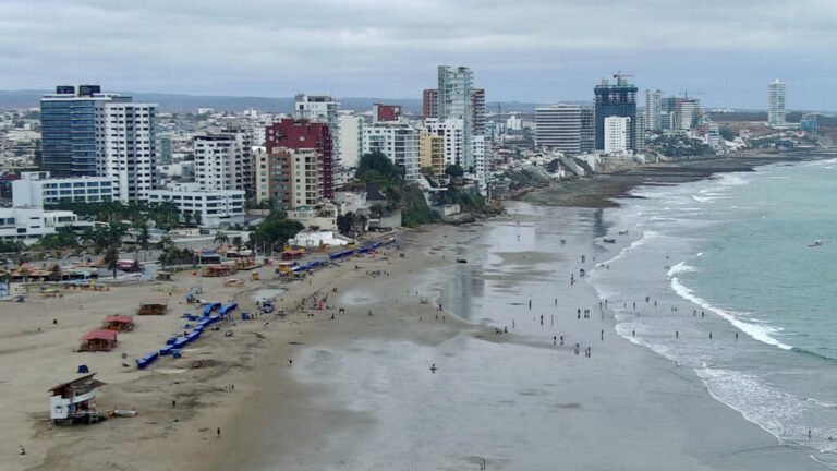 Suben a siete los muertos en un ataque armado en Ecuador