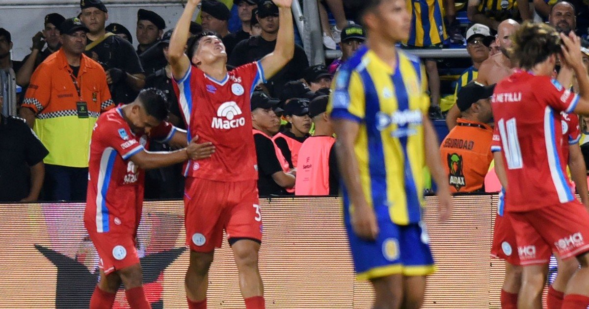 Rosario Central tuvo otro polémico penal a favor de Di María pero Belgrano se repuso en los dos minutos finales y logró un triunfazo