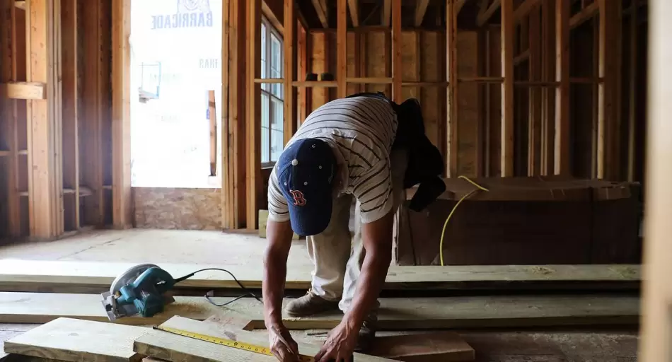 Cuánto gana un albañil en enero 2026: los nuevos sueldos, zona por zona