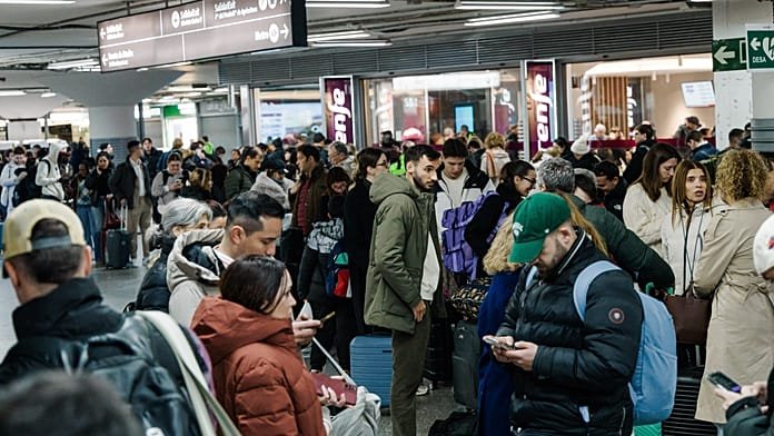 Colisión de trenes en España deja al menos 21 muertos, decenas de heridos