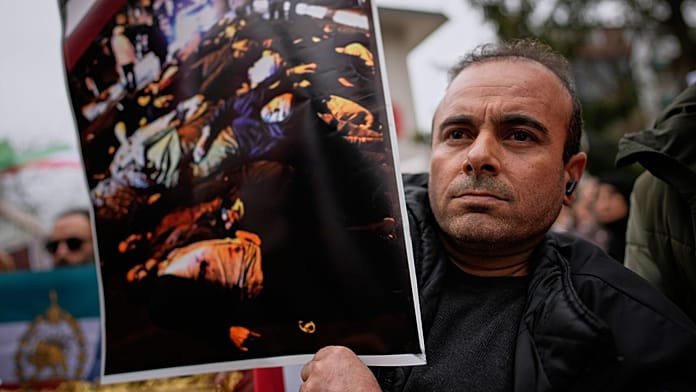 Testimonios de la matanza de Irán: "Es como si nos hubieran atacado zombis, olemos sangre por todas partes; estamos devastados"