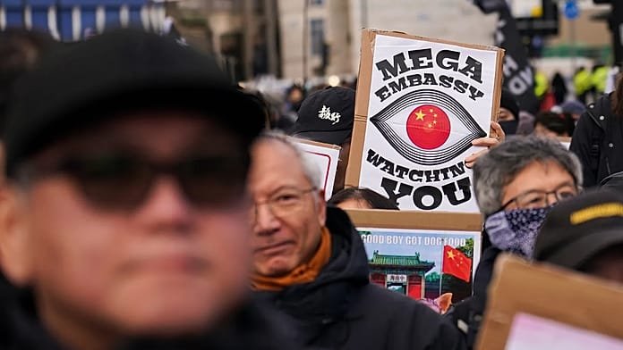 China exige al Reino Unido que cumpla su "obligación" con la megaembajada