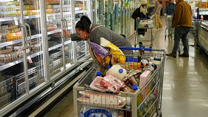 Estados Unidos, estanterías vacías por acopio de última hora ante la tormenta invernal