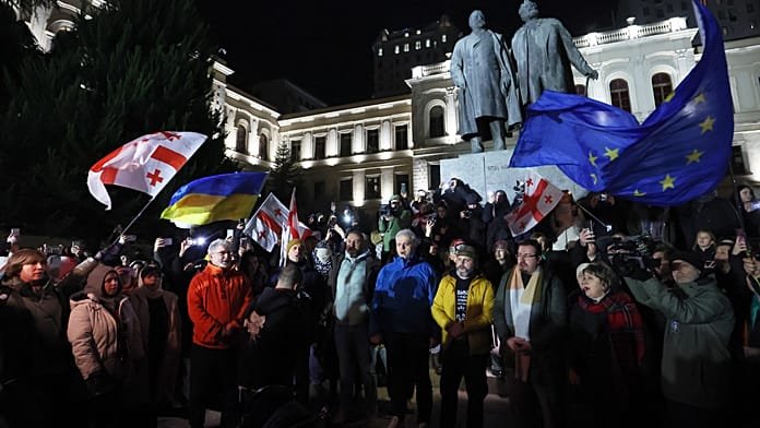 Georgia celebra la Navidad ortodoxa mientras continúan las protestas relacionadas con la UE