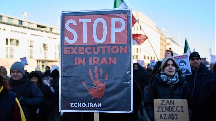 Trump asegura que Irán ha propuesto entablar conversaciones en medio de unas protestas que se han cobrado 544 vidas