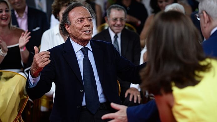El caso contra Julio Iglesias podría ampliarse: "Hemos sido contactadas por otros exempleados"