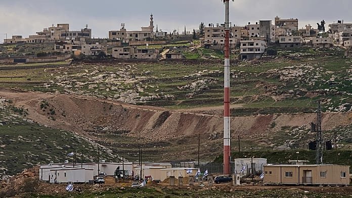 Un "colono israelí" amenaza con su rifle a 2 carabinieri italianos en Cisjordania