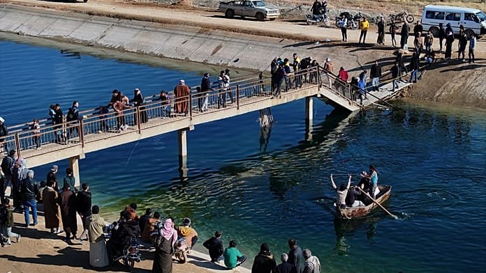 El Ejército sirio avanza y recupera campos petrolíferos defendidos por los kurdos