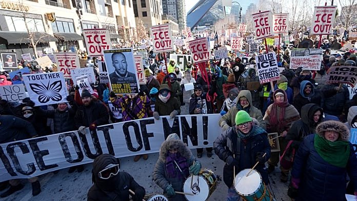 Miles de personas se concentran y cientos de comercios cierran en protesta por la presencia del ICE en Minnesota
