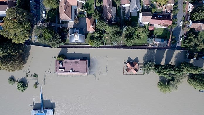Las fuertes lluvias provocan inundaciones en la Bretaña francesa, en alerta por inundaciones