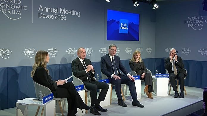 Los líderes de Armenia y Azerbaiyán escenifican su acuerdo de paz en Davos