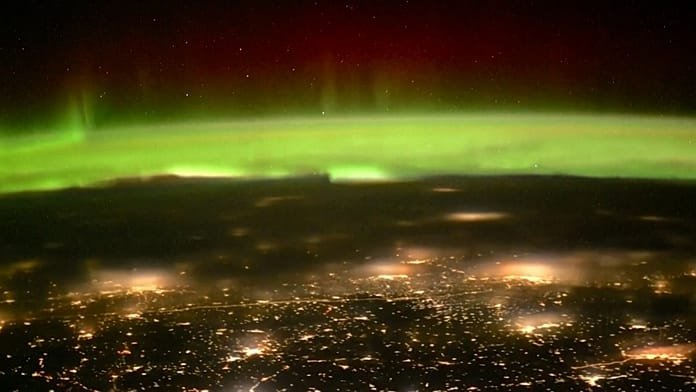 Un cosmonauta ruso graba las auroras boreales sobre la Tierra
