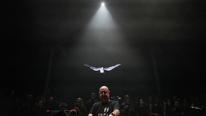 El padre Peixoto, el controvertido cura portugués que actúa de DJ cuando no está diciendo misa