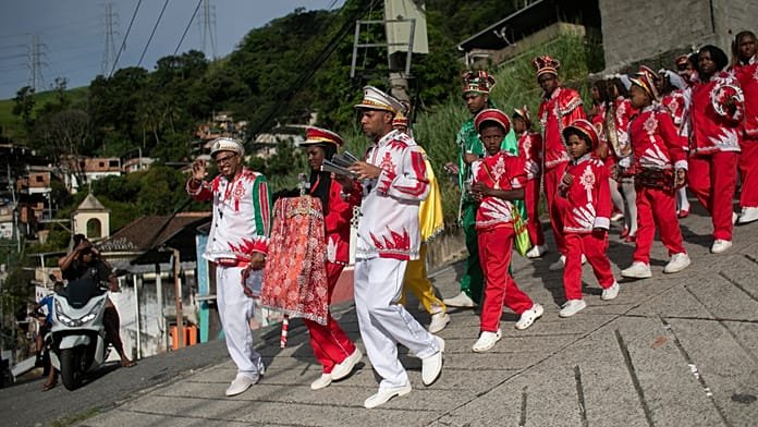 Brasil celebra el Día de Reyes con un desfile en las favelas de Río de Janeiro