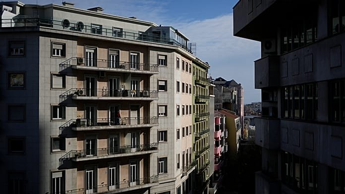 Casi el 50% de las agencias inmobiliarias francesas admite discriminación racial en los alquileres