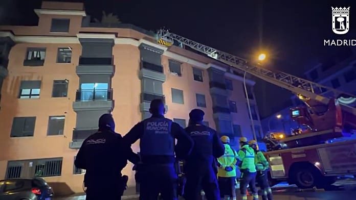 Mueren 3 personas en un incendio en un piso de Carabanchel en Madrid