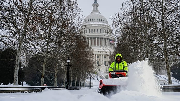 El temporal de nieve en Estados Unidos deja al menos 11 muertos, apagones y 11.400 vuelos cancelados