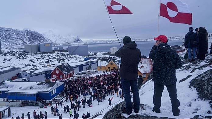 Miles de personas marchan en Groenlandia contra el interés de Trump por hacerse con la isla ártica