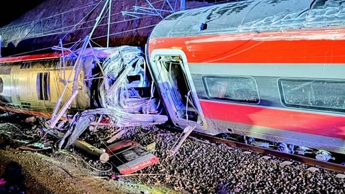 Al menos 21 muertos tras el choque entre un tren de Iryo que ha descarrilado y un Alvia en Adamuz