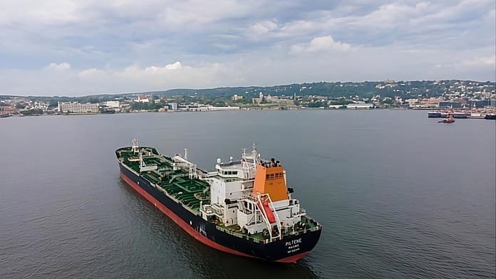 Un petrolero ruso de la flota fantasma está a la deriva y pone en alerta ecológica a España