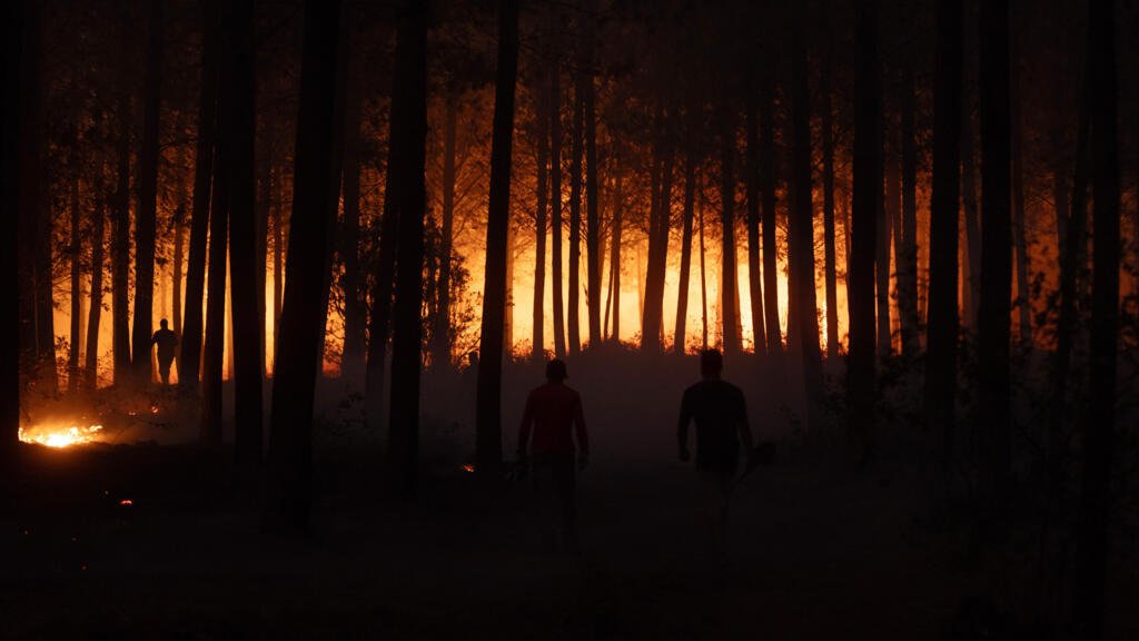 Damnificados imploran ayuda entre las ruinas por incendios forestales en Chile