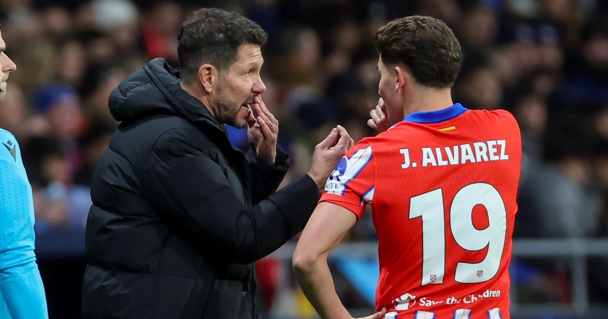 Diego Simeone bancó a Julián Álvarez tras su séptimo partido sin convertir: "Yo no veo que no corra"