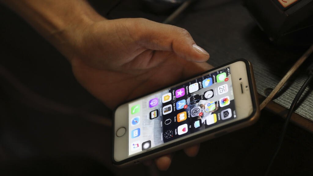 Corte de Internet en Irán: mensajes de desafío publicados antes del regreso del silencio