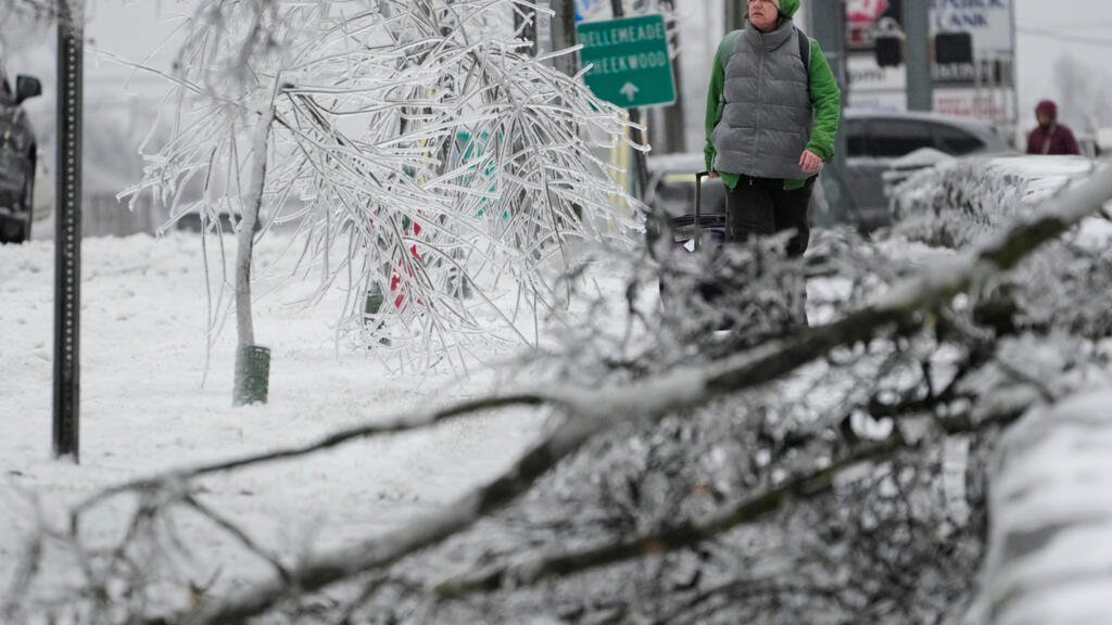 Fallas eléctricas se multiplican en el sur de EE. UU. como consecuencia de la tormenta invernal